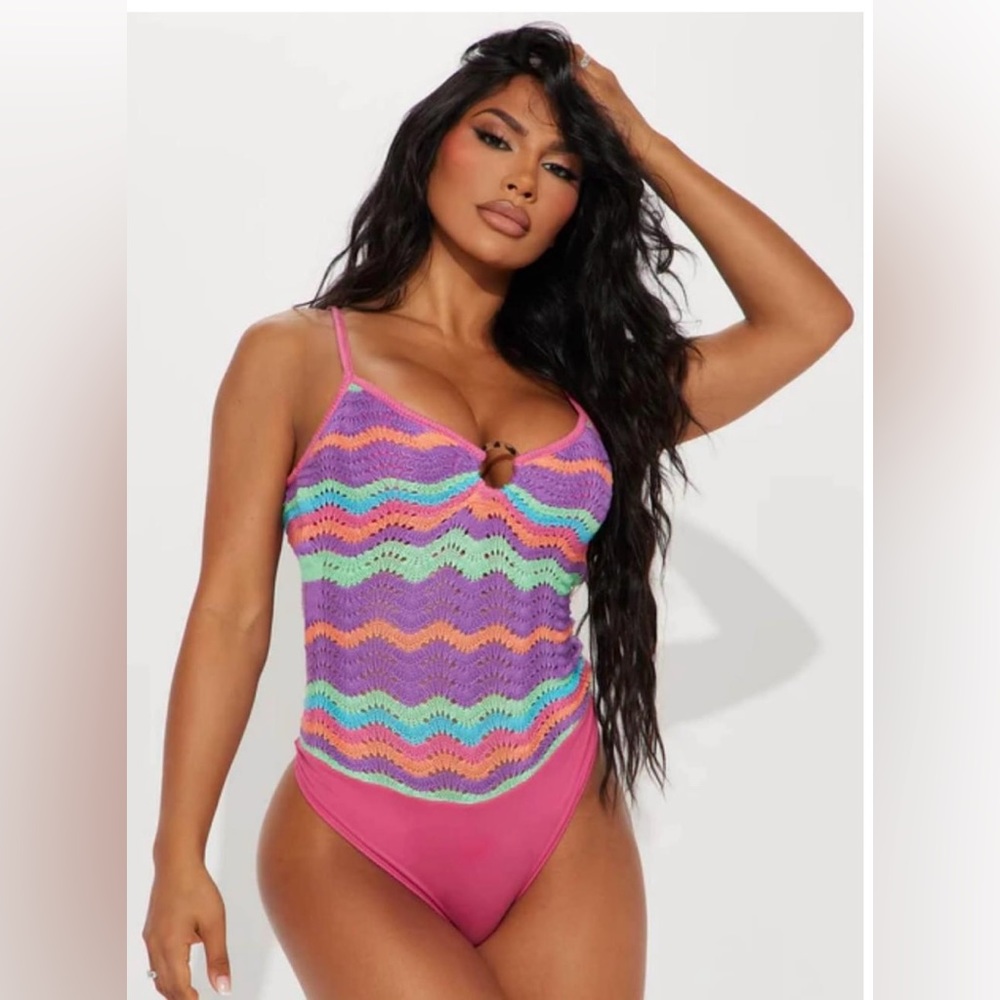 New Look crocheted bodysuit mult. Color Juniors Medium NWT